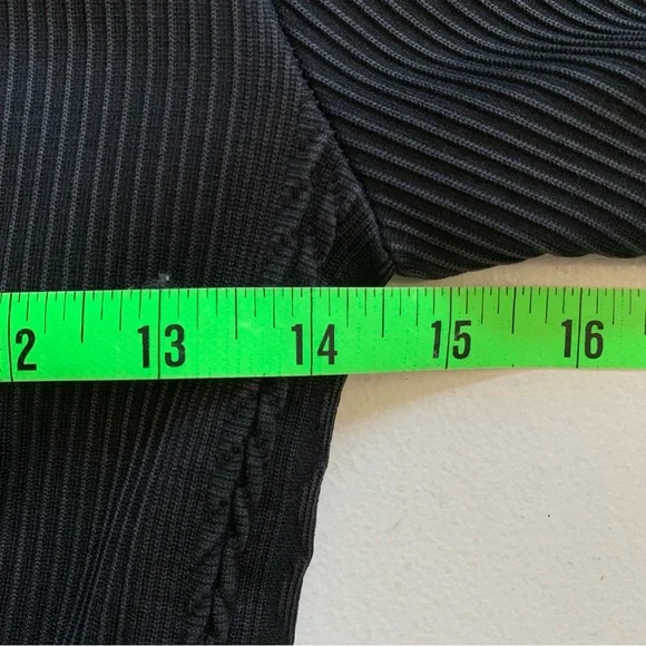 Aerie Offline Black Seamless Cable Cropped Square Neck Long Sleeve Top NWT - Picture 10 of 12
